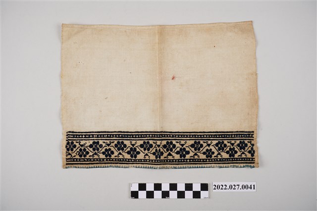 西拉雅族花葉鳥紋繡布 (共2張)