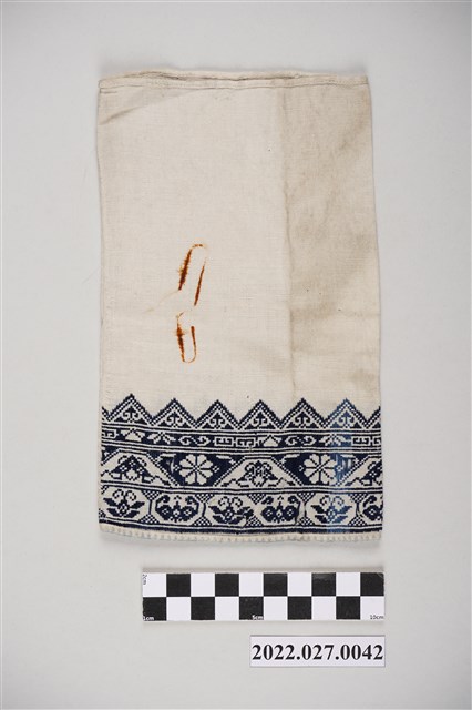 西拉雅族花葉蝶紋繡布其一 (共2張)