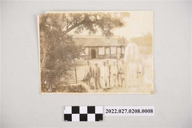 新竹州帽子同業組合滿洲視察團水師營會見所紀念合影 (共2張)