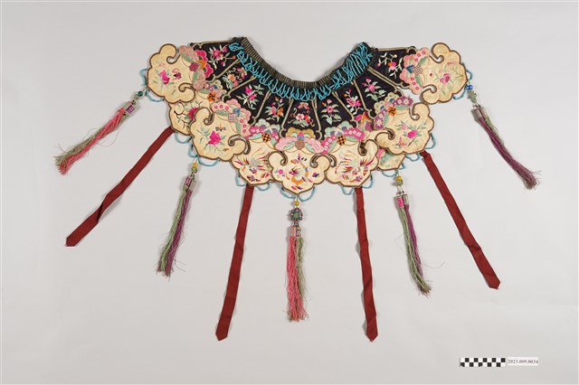 繡花綴珠雲肩 (共14張)