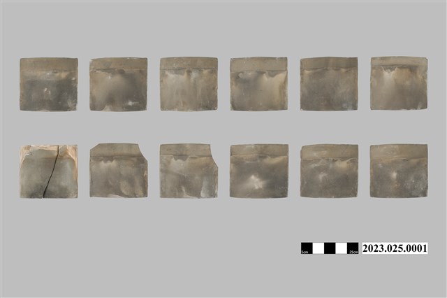 南投張漱玉家宅屋頂黑板瓦片組 (共2張)