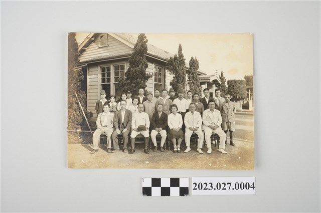 糖廠溪湖街菊村寫真館團體合照黑白照片 (共2張)