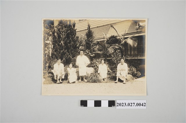 徐家文物人物合照黑白照片 (共2張)