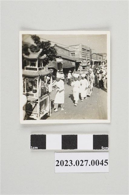 徐家文物人物群體繞境黑白照片 (共2張)