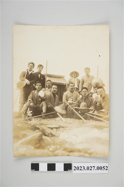 徐家文物人物群體黑白照片 (共2張)