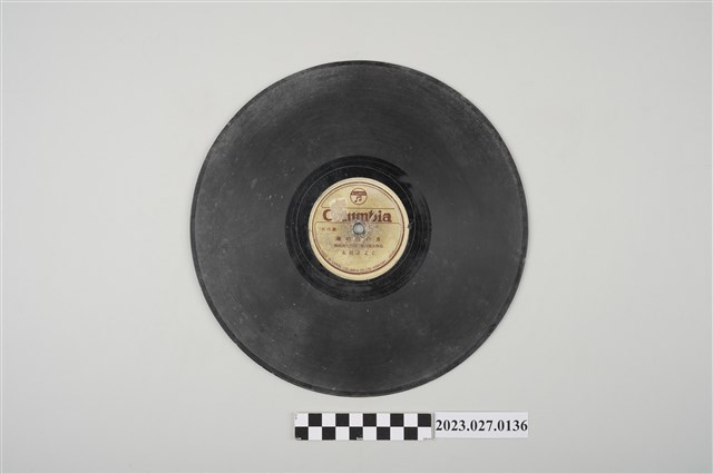 古倫美亞《日本流行歌：長崎之夜》、《港の青い月》10吋蟲膠唱片 (共2張)