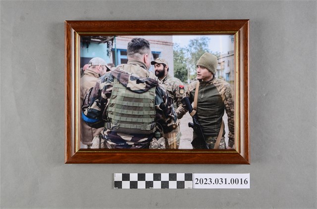 曾聖光與戰友合影木頭相框 (共3張)