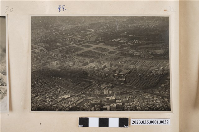 日本東京丸之內與皇居空拍照 (共2張)