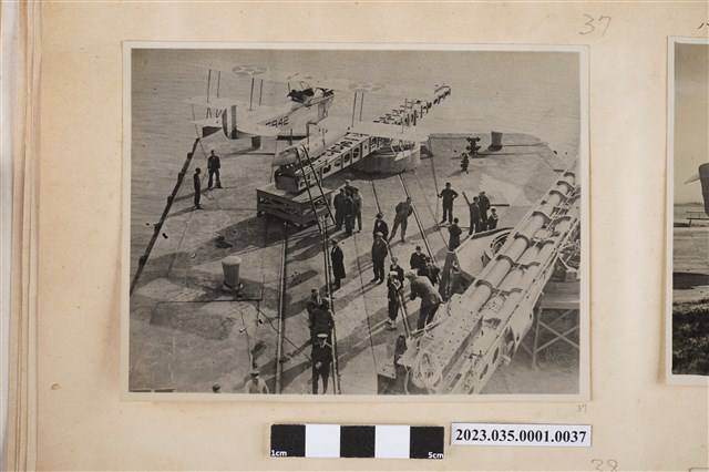 航空母艦上之軍機照 (共2張)