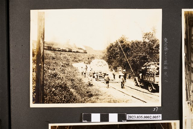 搬運變壓器油箱 (共1張)