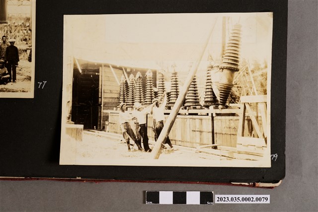 組裝變壓器一景 (共1張)