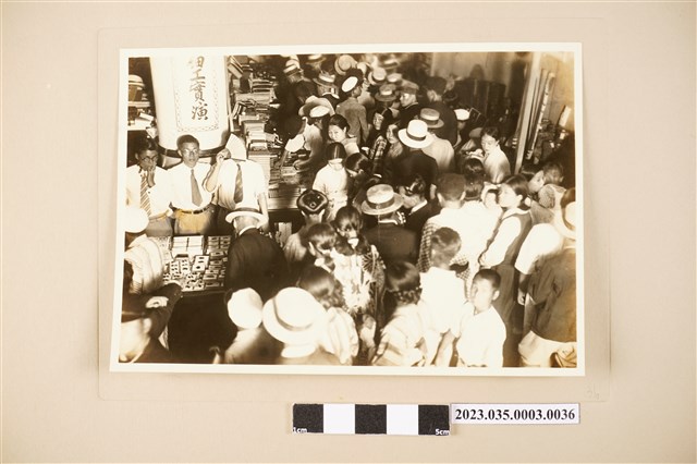 臺灣物產賣場參觀人潮 (共2張)