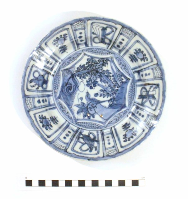 青花錦地開光花鳥紋盤 (共8張)