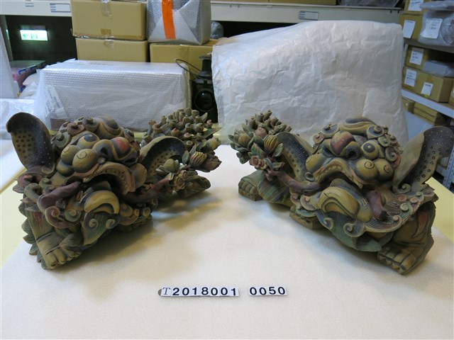 木製雕塑獅座 (共1張)