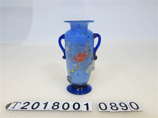 玻璃雕花雙柄花瓶 (共1張)