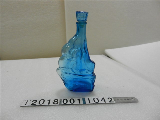 藍色船型瓶 (共1張)