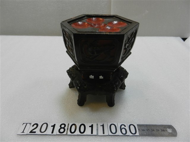 漆器六腳置物檯 (共1張)
