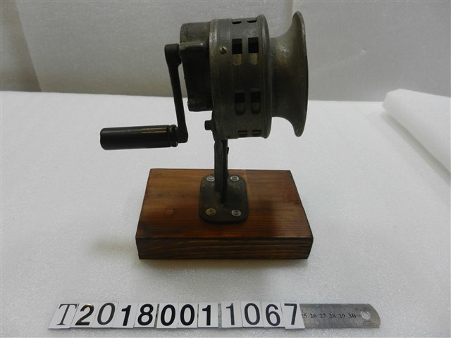 手搖防空警報器 (共1張)