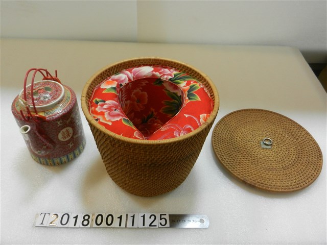 保溫罐與茶壺 (共1張)