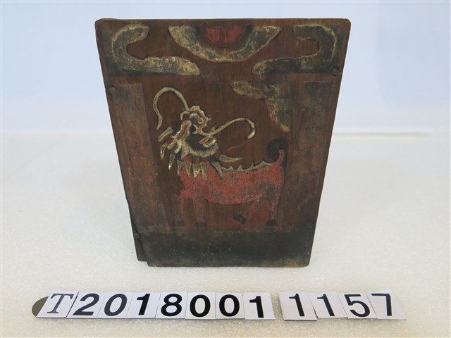 龍頭獸身彩繪木質筆筒 (共1張)