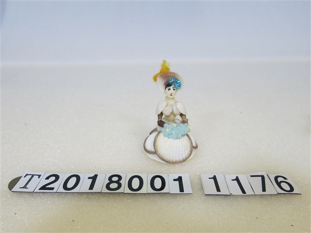西洋服飾女子造型貝殼拼貼擺飾品 (共1張)