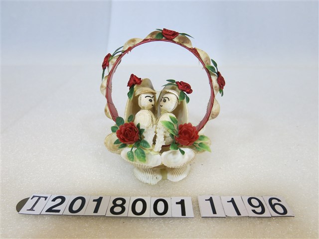 情侶造型貝殼拼貼擺飾品 (共1張)