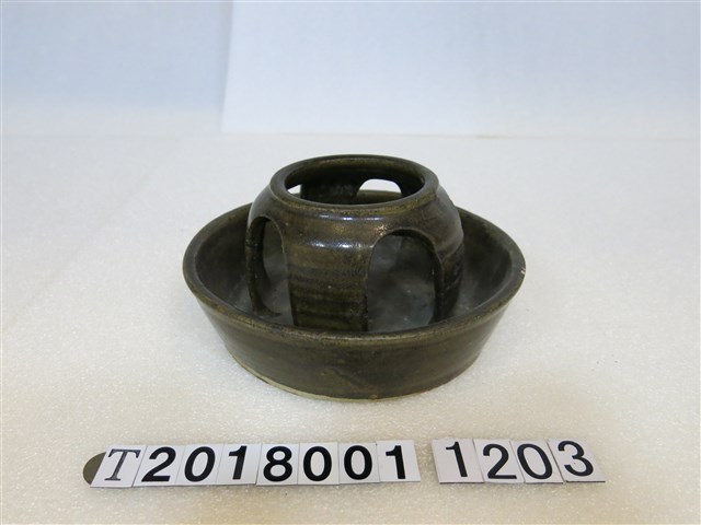 陶製雞飼料槽 (共1張)