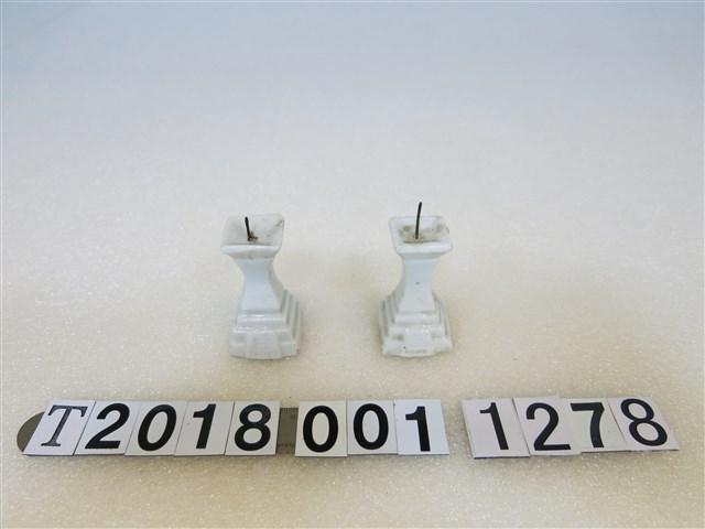 白瓷小燭台 (共1張)