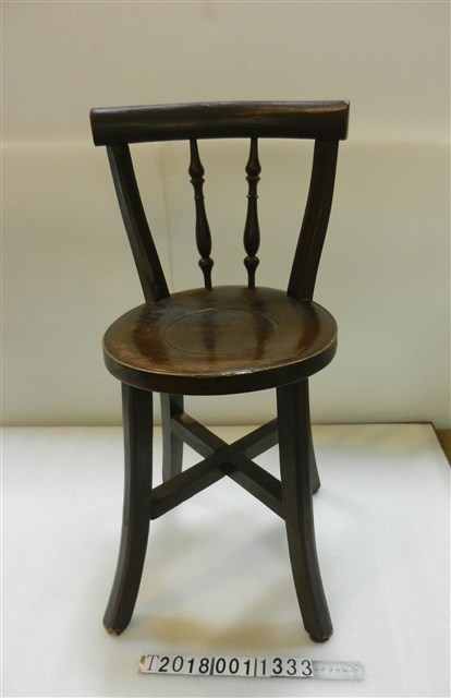 木製孔雀椅 (共1張)