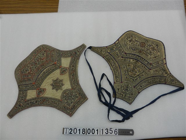 客家前兜滿繡肚兜 (共1張)