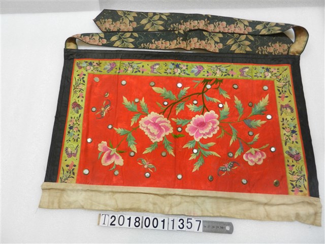 紅色花蝴蝶布幔 (共1張)