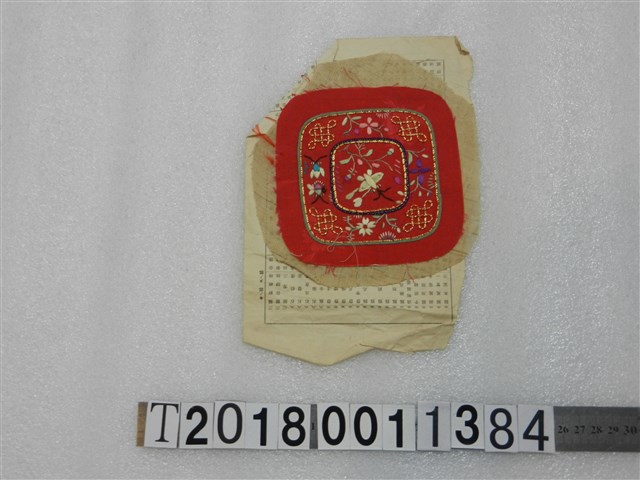 花蝴蝶紅色方形刺繡 (共1張)