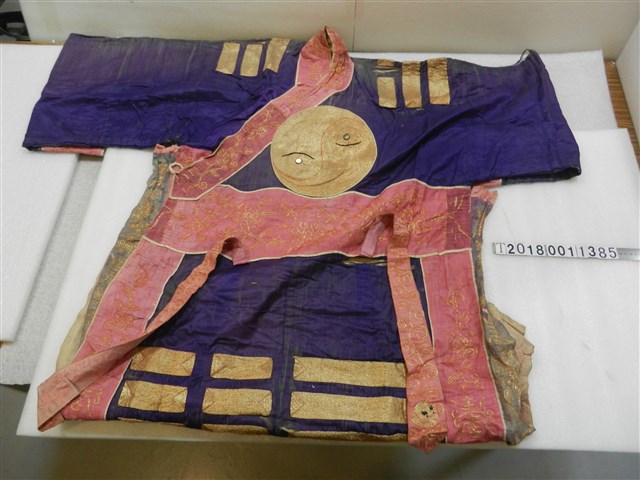 太極藍底粉色緄邊右衽衫 (共2張)