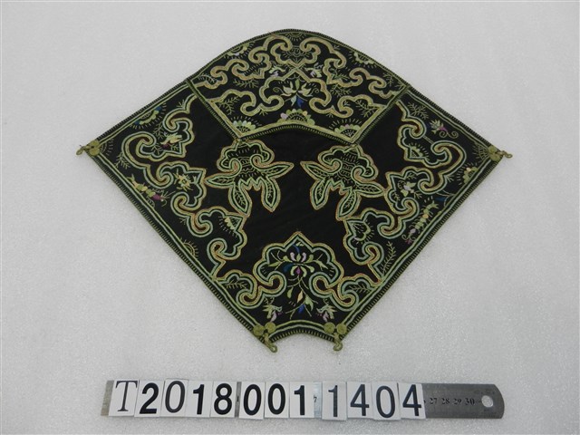 藍底蟲鳥花草菱形肚兜 (共1張)