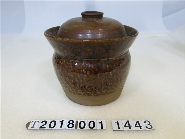 含蓋有槽油甕 (共1張)