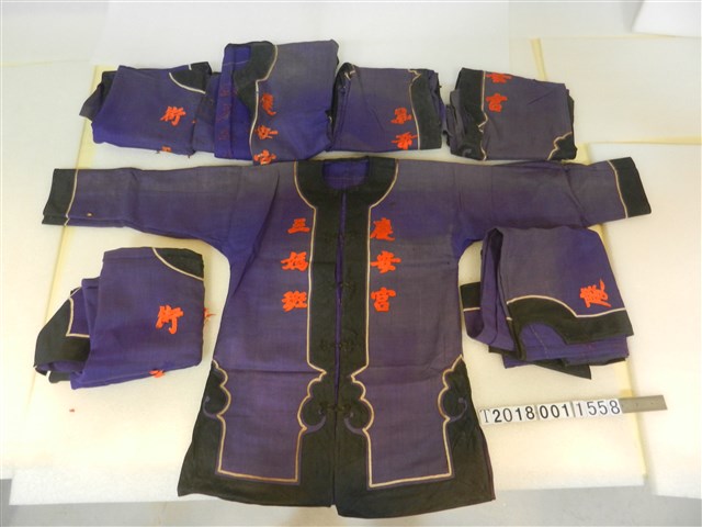 灣裡街慶安宮廟服 (共2張)