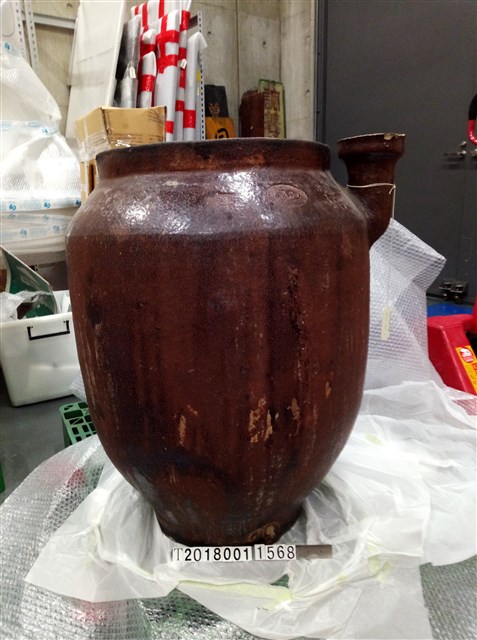 陶製鶯歌和成醬油缸 (共1張)