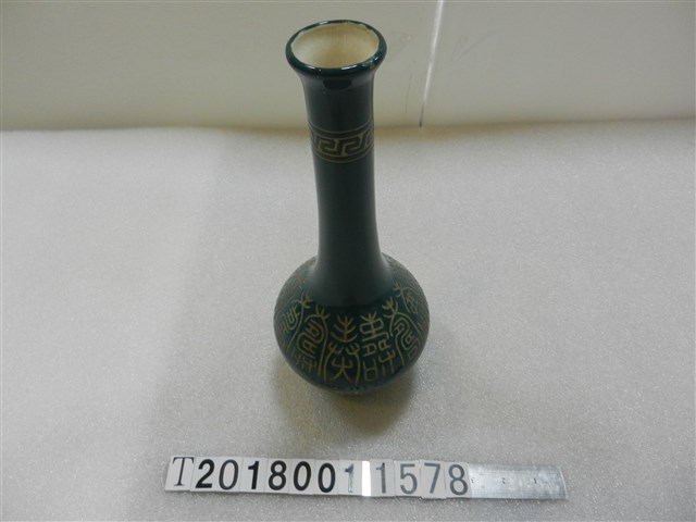 中華陶瓷壽字長頸花瓶 (共1張)