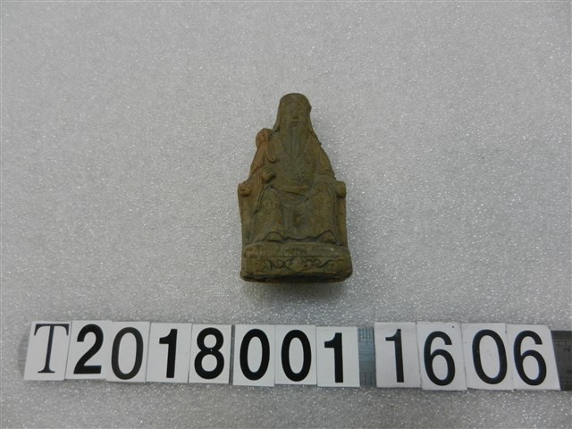 木雕褐色背部平滑神像 (共1張)