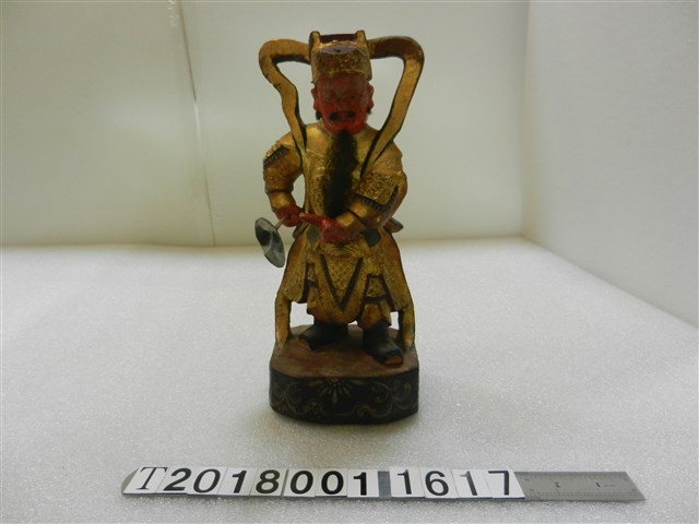 木雕紅臉持兵器神像 (共1張)