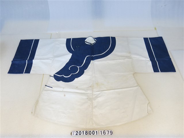 立領藍色緄邊白色大襟衫 (共1張)