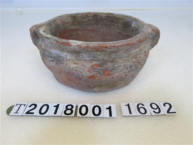 幾何紋飾磚燒火爐 (共1張)