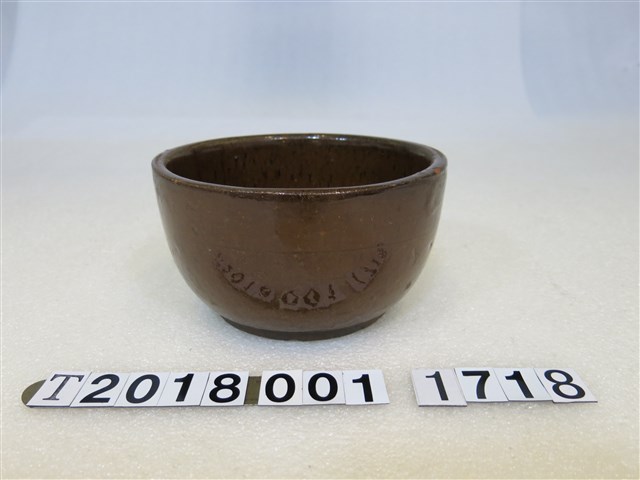 咖啡色陶瓷碗 (共1張)