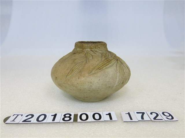 日月潭葉子紋飾花瓶 (共1張)