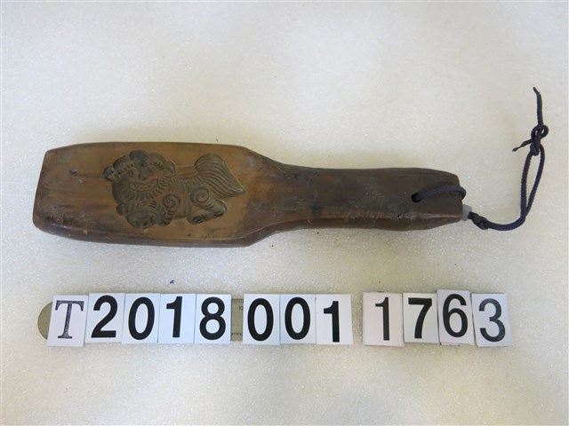 微笑獅造型長柄糕餅模具 (共1張)