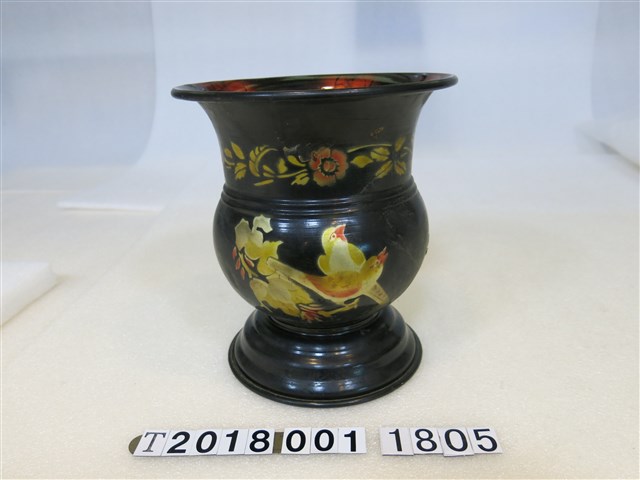 花鳥紋飾痰盂 (共1張)