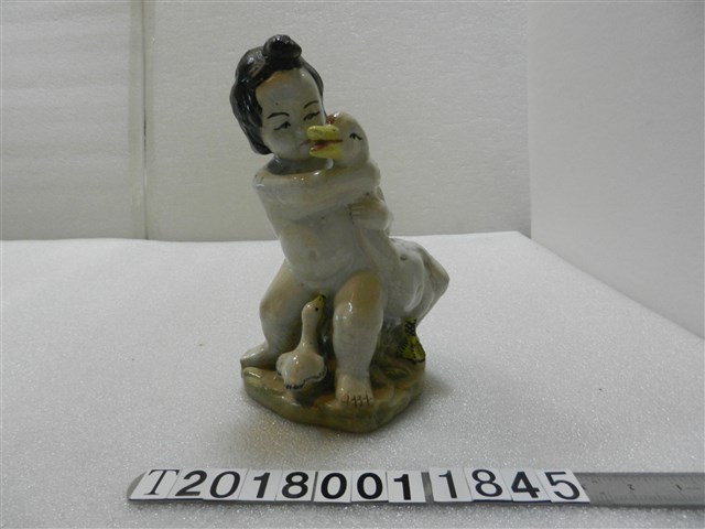 陶瓷孩童與鵝裝飾品 (共1張)