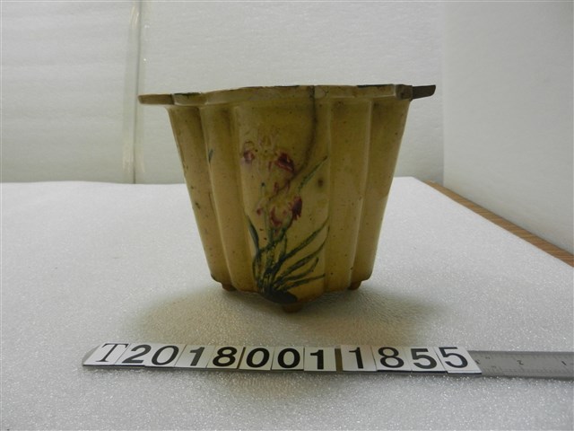 陶製土黃釉瓜紋型蘭花桶 (共1張)