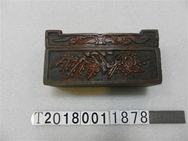 木質梅花紋含蓋薦盒 (共1張)