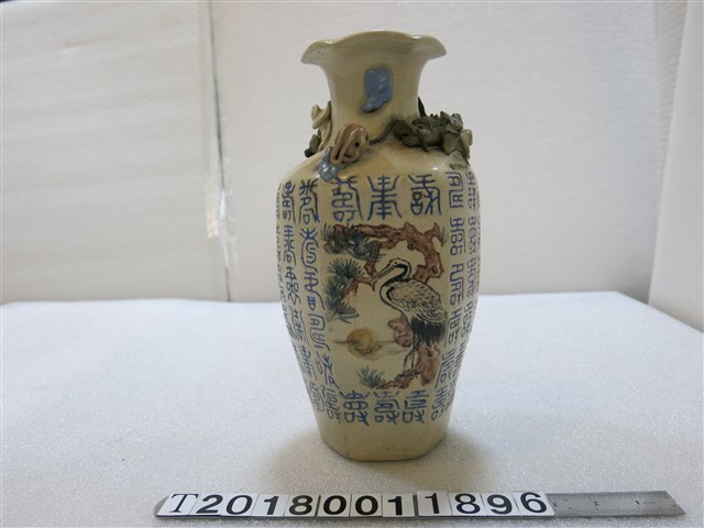 陶瓷松鶴百壽字紋六角花瓶 (共1張)